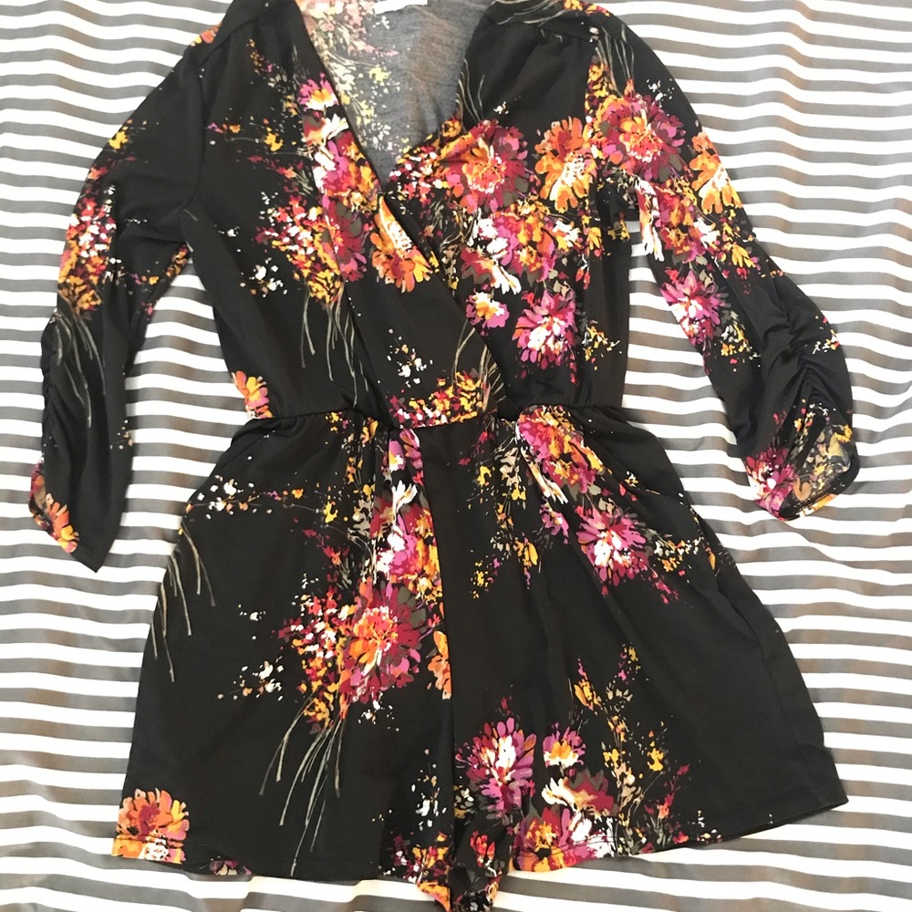 Dressy floral Romper. XS.